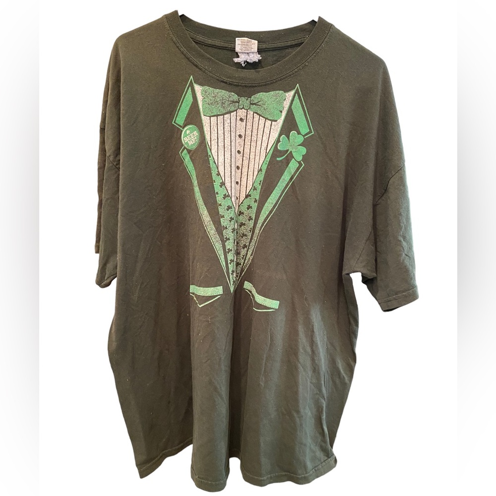 Vintage Green Beer Me Tuxedo 4 Leaf Clover St Patrick’s Day Men’s 2XL T-Shirt